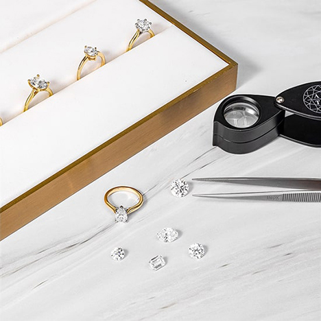 Selecting the perfect diamond or gemstone for a bespoke engagement ring