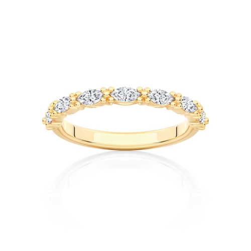 Diamond Classic Wedding Ring in Yellow Gold | Daisy Chain